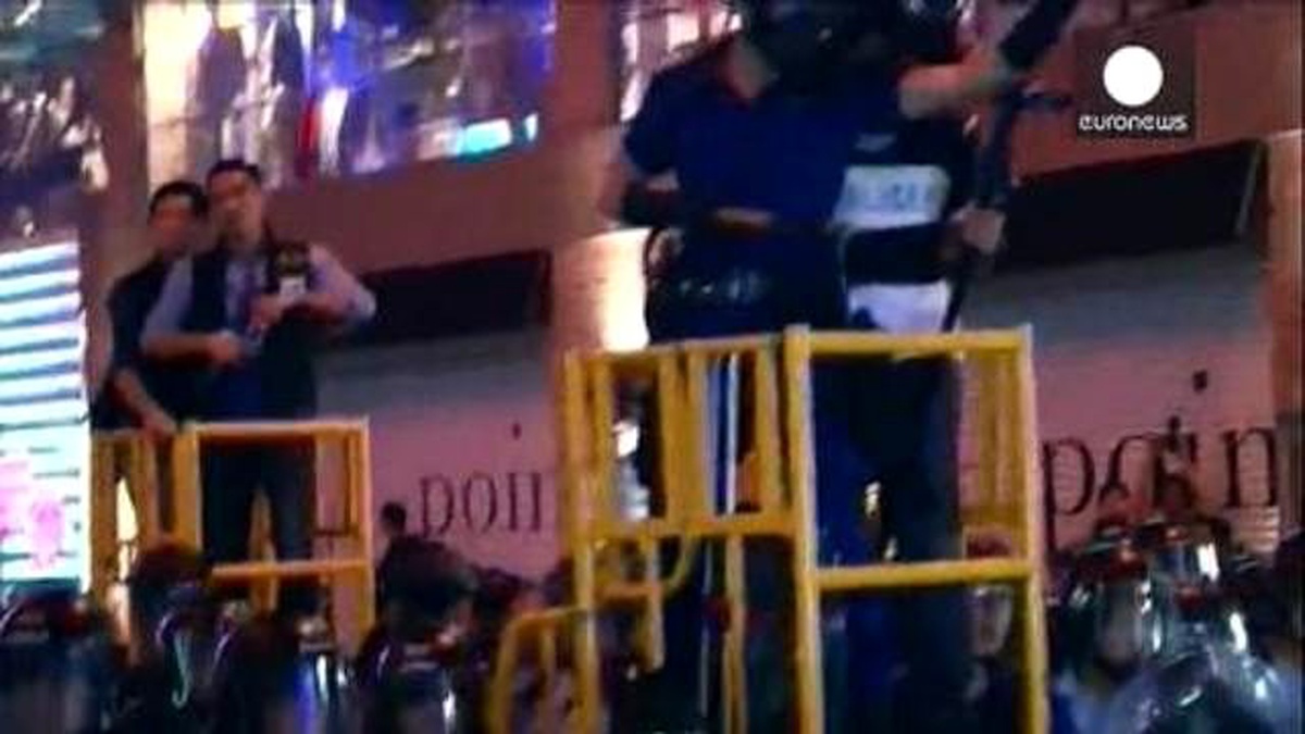Hong Kong\'da Göstericilere Kuvvetlendirilmiş Biber Gazı