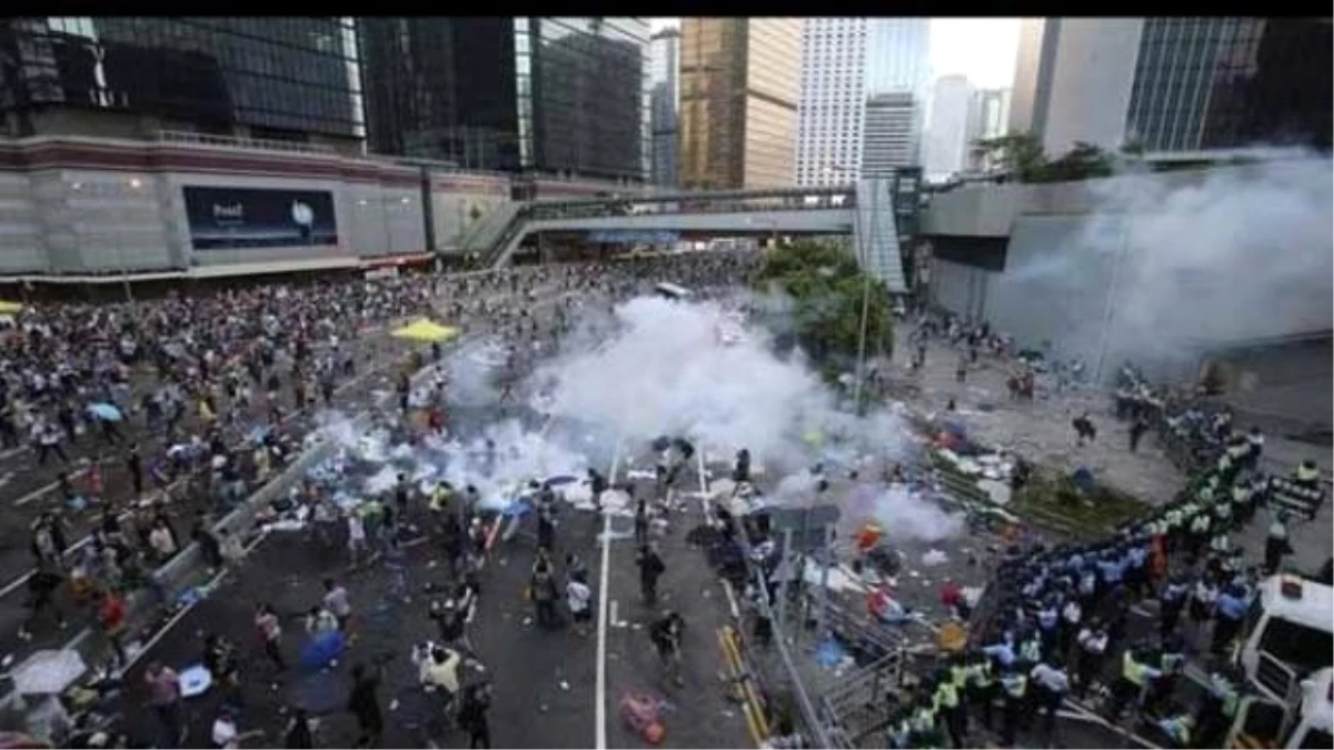 Hong Kong\'daki Hükümet Karşıtı Protestolarda Yüzlerce Kişi Tutuklandı