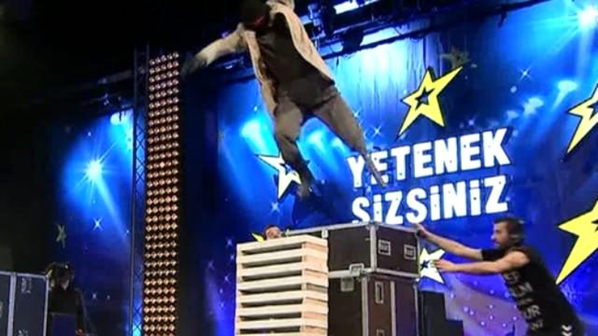 İhsan Şakir\'in Güç Gösterisi