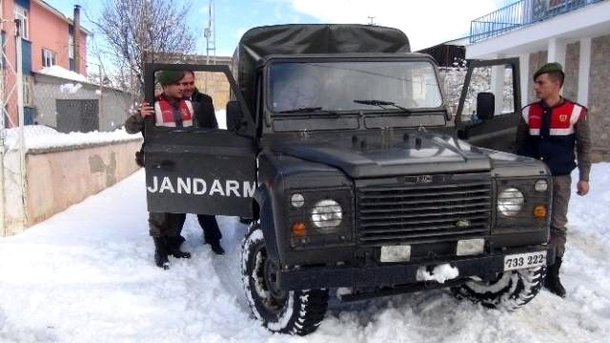 Silifke\'de Jandarma Karda Mahsur Kalan Öğrencileri Sınava Yetiştirdi