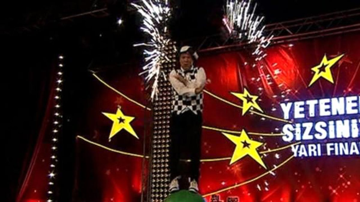 Jonglör Eddie\'nin Yarı Final Performansı
