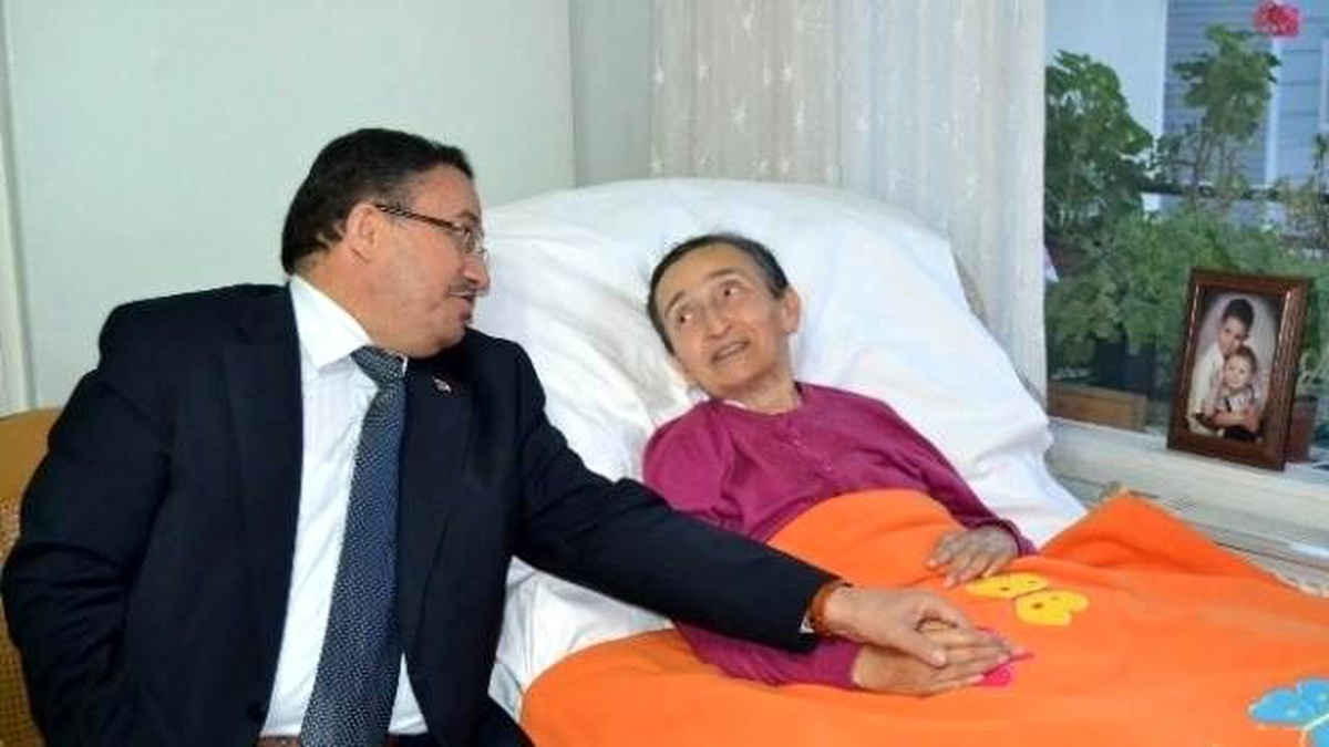Kaymakam Atlamaz, Hasta Öğretmeni Evinde Ziyaret Etti
