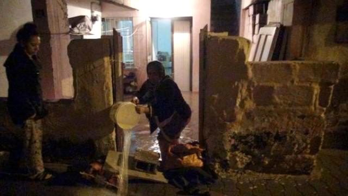 Mersin\'de Sağnak Yağış Su Baskınlarına Neden Oldu