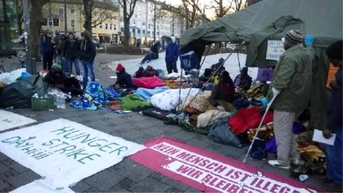 Münih\'te Açlık Grevine Katılan 5 Mülteci Hastaneye Kaldırıldı