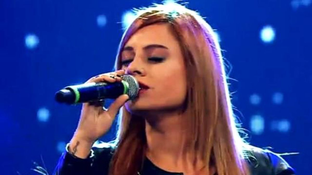 Nazlı Esmer \'Kafama Sıkar Giderim\'