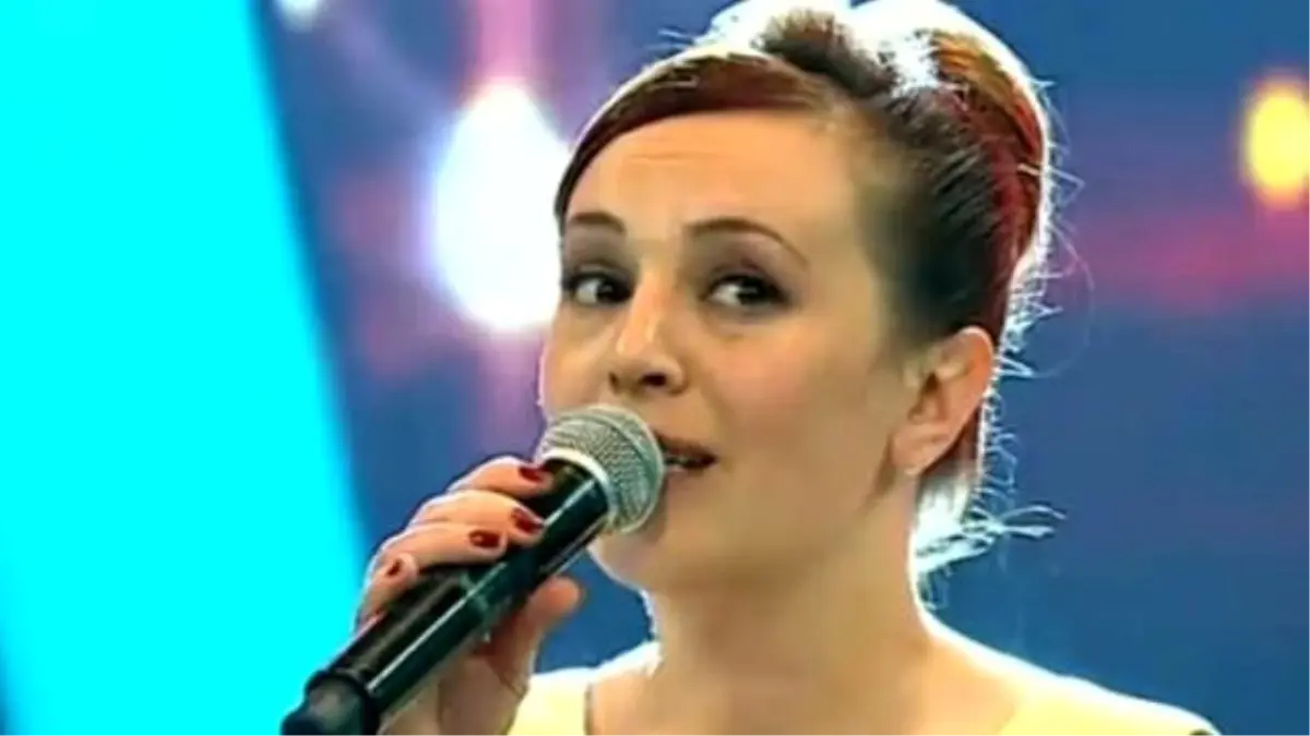 O Ses Türkiye Özlem Sarı \'Yılları Durduracak\'