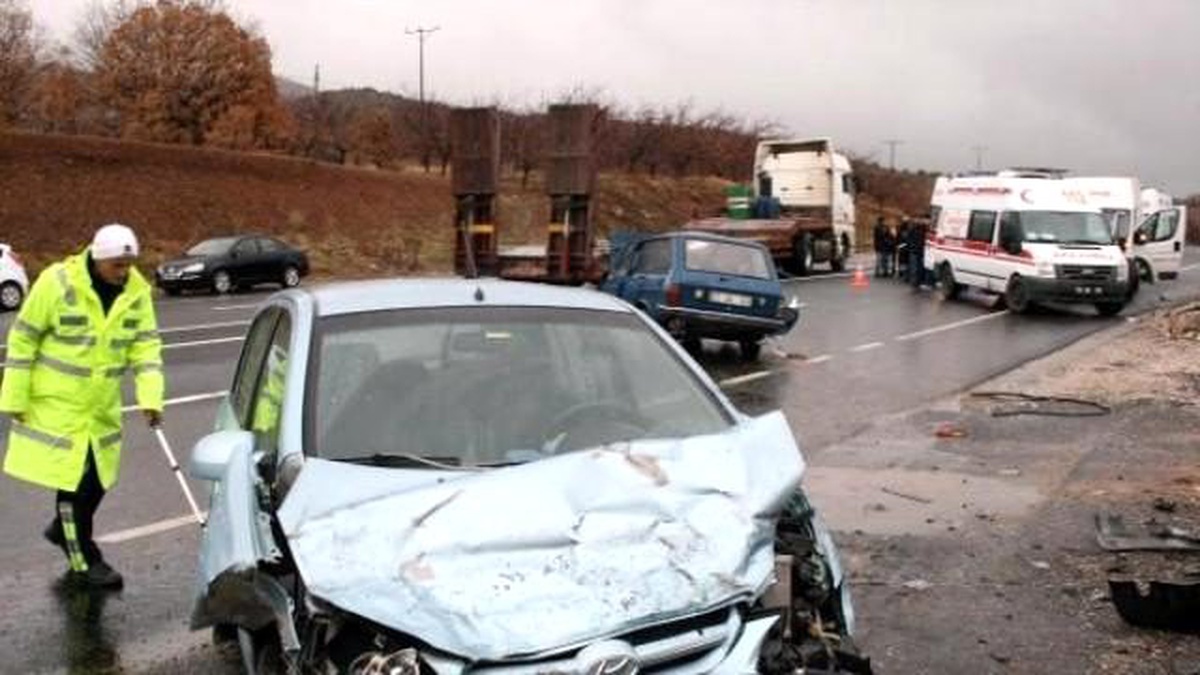 Otomobiller Çarpıştı, 12 Yaşındaki Mehmet Öldü