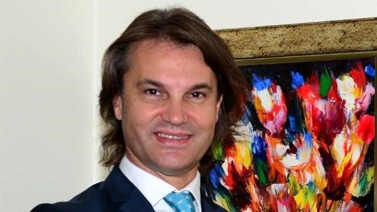 "Estetik Cerrahi Canlı Dokular Üzerinde Heykeltraşlık Yapma Sanatıdır"