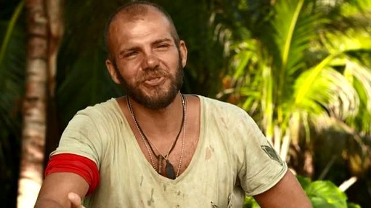 Tolga Karel Yiğit İçin Şarkı Söyledi