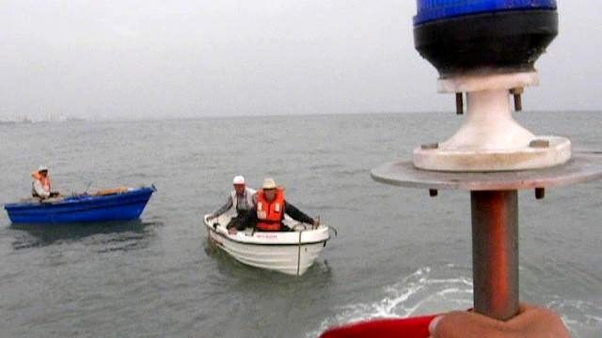 Mersin Açıklarında Mahsur Kalan Balıkçı Teknesi Kurtarıldı
