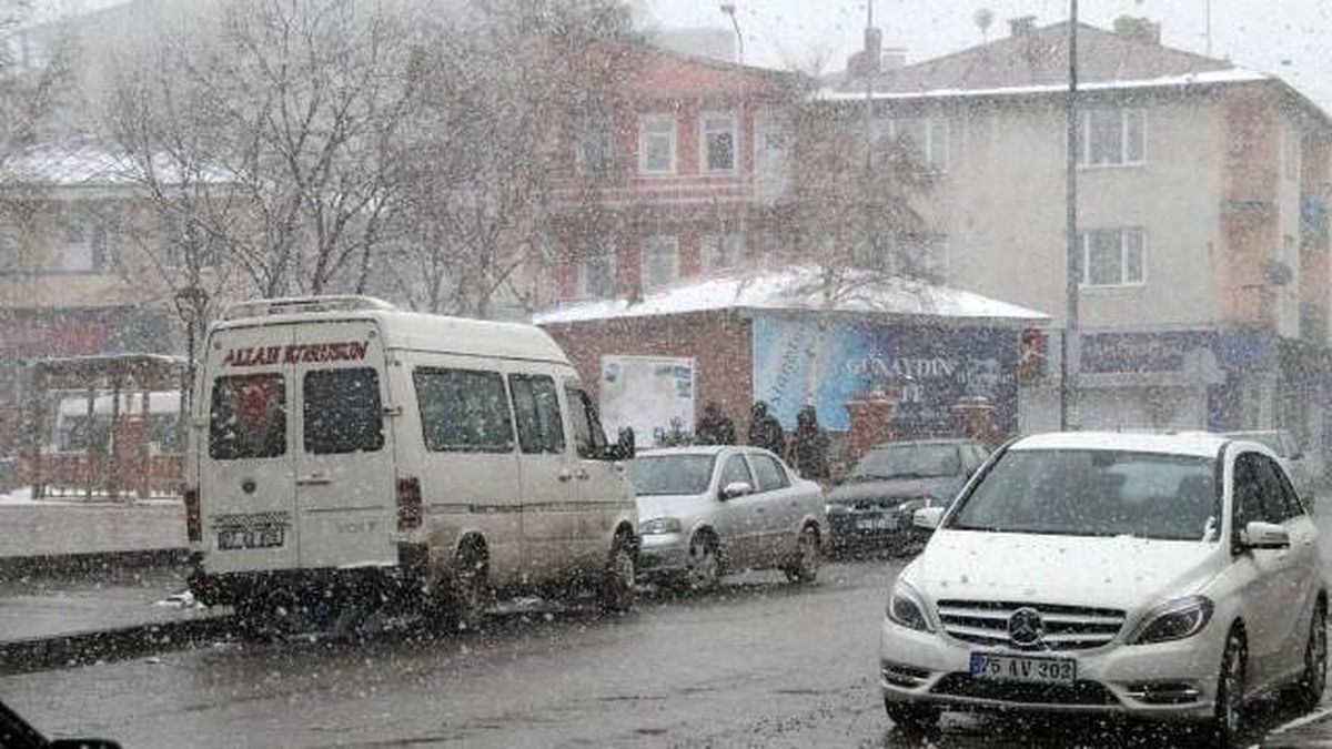 Şırnak ve Siirt\'te Kar Yağışı