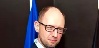 Ukrayna'da Yatsenyuk Yeniden Başbakan Oldu