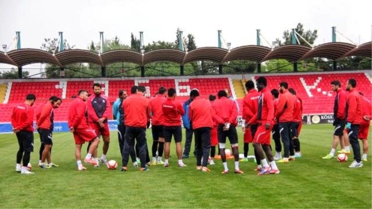 Balıkesirspor\'da Teknik Direktör Arayışları