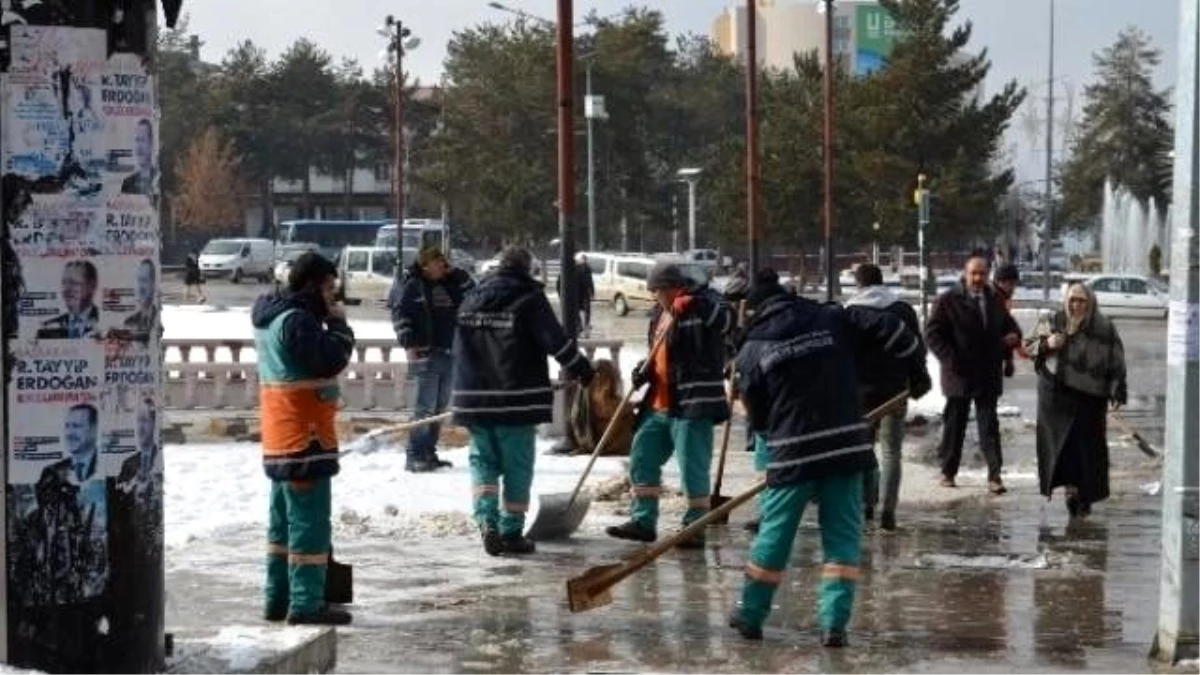 Belediye Ekiplerinin Karla Mücadele Seferberliği...