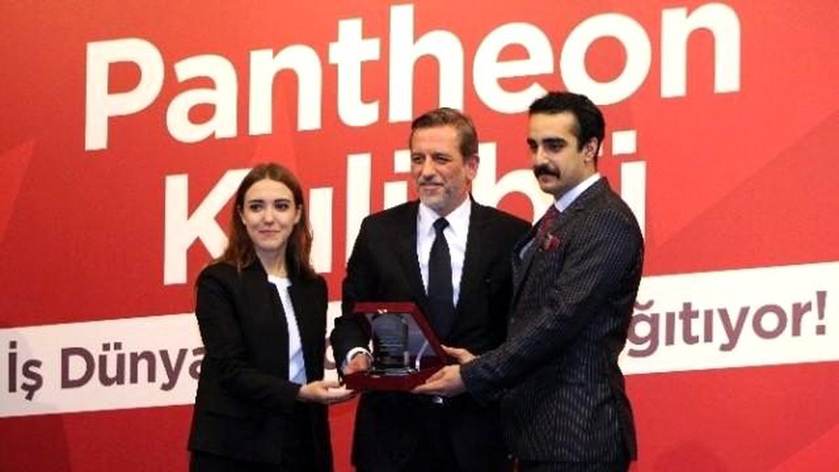 Bilgili\' Gençlerden İbrahim Burkay\'a Üstün Başarı Ödülü