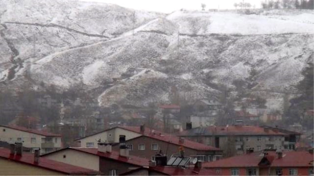 Hakkari ve Bitlis\'te 33 Köy Yolu Ulaşıma Kapandı