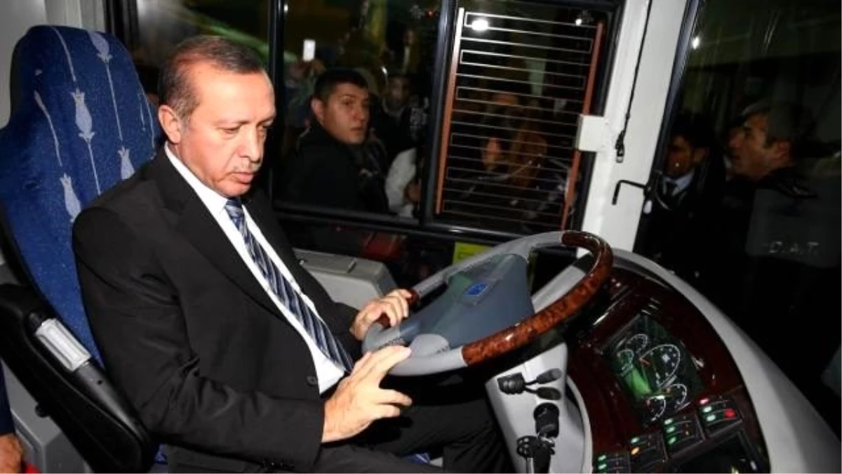 Erdoğan\'ın Standda Uzun Uzun İncelediği Otobüs
