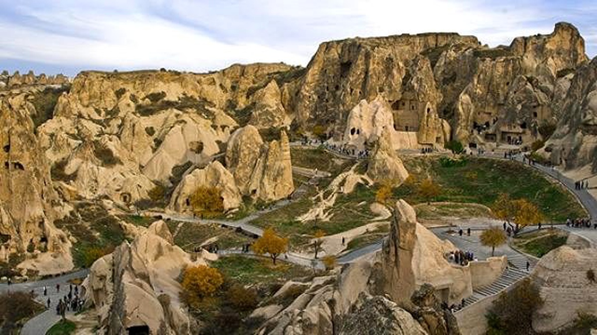 Göreme Açıkhava Müzesi Yoluna Kaya Parçası Düştü