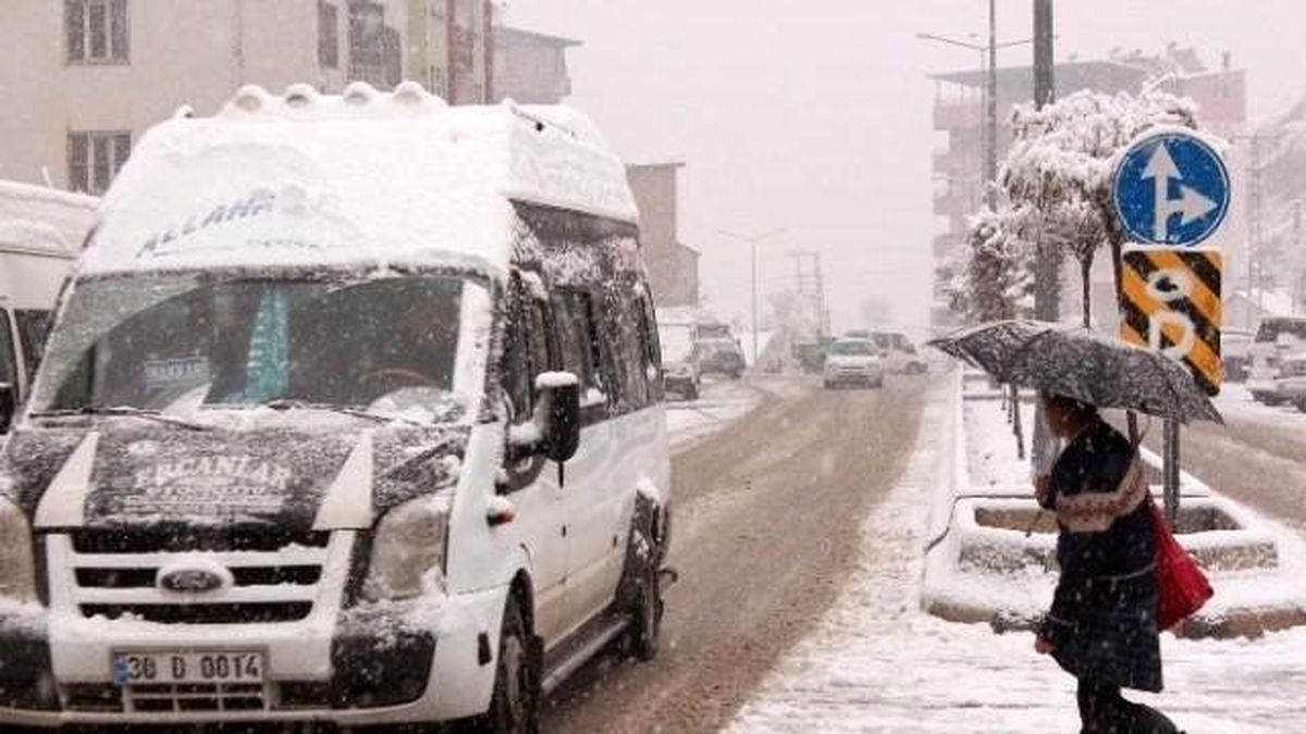 Hakkari\'de Kar Yağışı