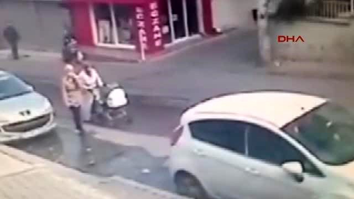 İzmir Genç Sürücünün Çarptığı Anne ve Bebeği Yaralandı