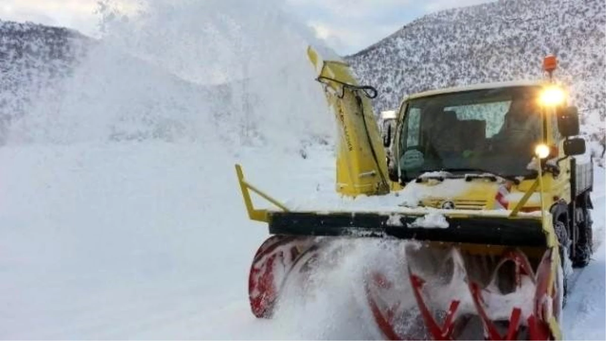 Kar Yağışı Eruh-Şırnak Karayolunu Ulaşıma Kapattı