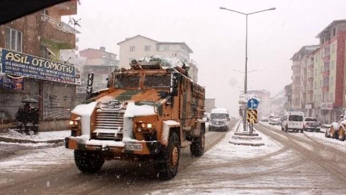 Hakkari\'de Kar Yağışı Ulaşımı Etkiledi
