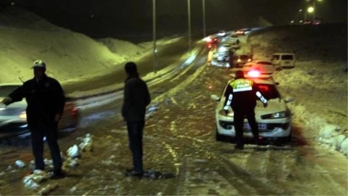 Van\'da Etkili Kar, Yolları Kapattı