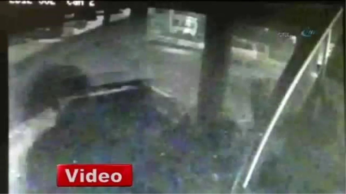 Merter\'deki Metrobüs Kazası Güvenlik Kamerasında