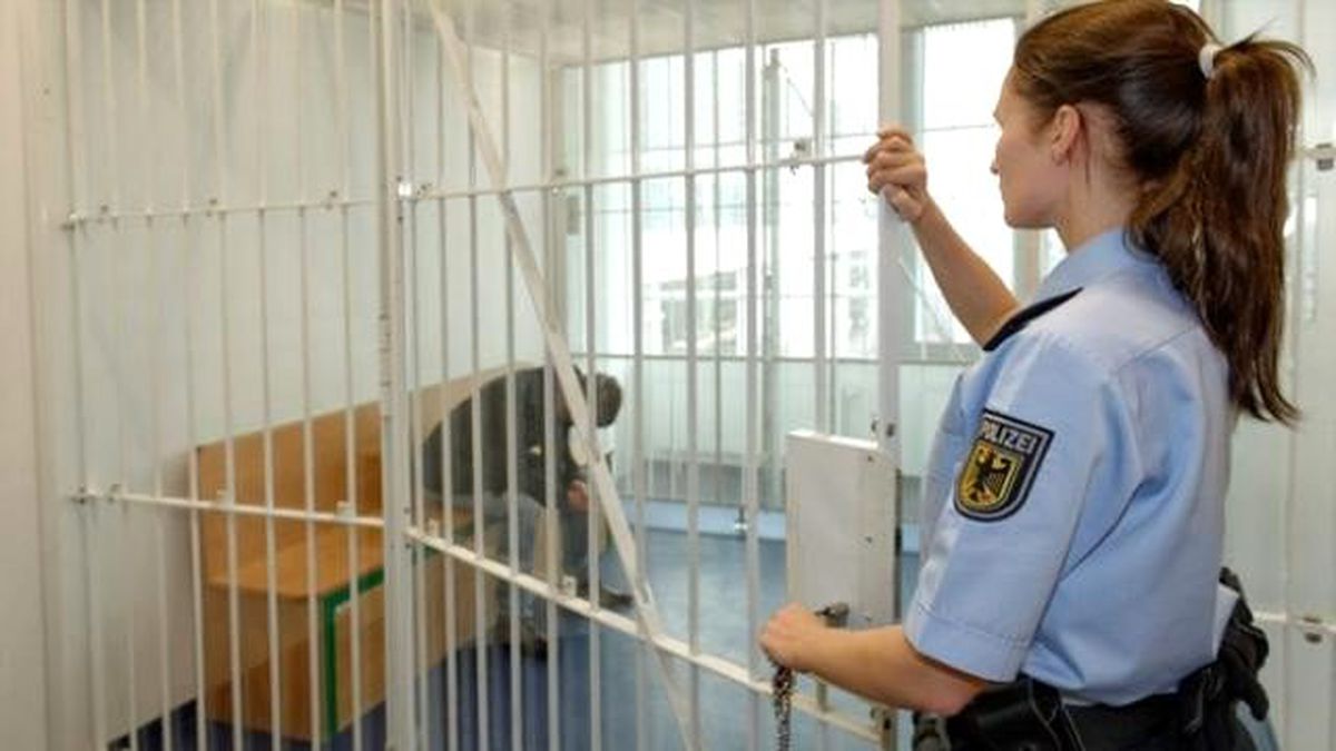 Münih\'te Polis, Mültecilerin Açlık Grevini Sona Erdirdi