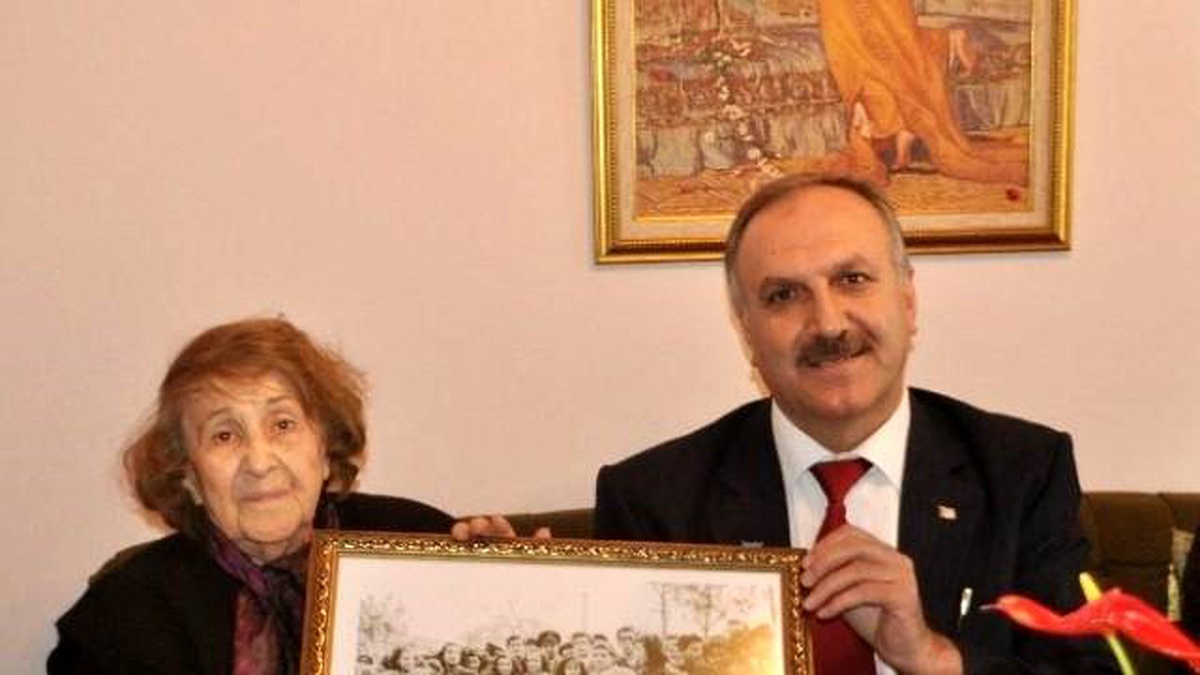 Öğretmenleri Arınç\'ın Okul Yıllarını Anlattı