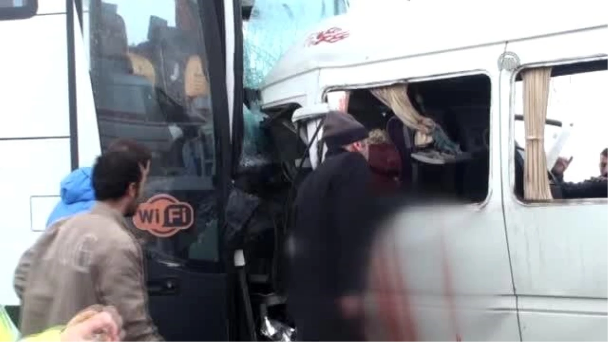 Nevşehir\'de Kaza: 2 Ölü, 10 Yaralı