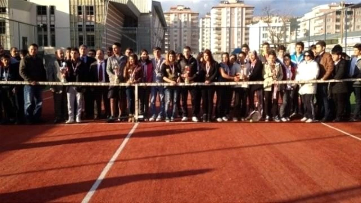 Okullar Arası Tenis Müsabakaları Sona Erdi