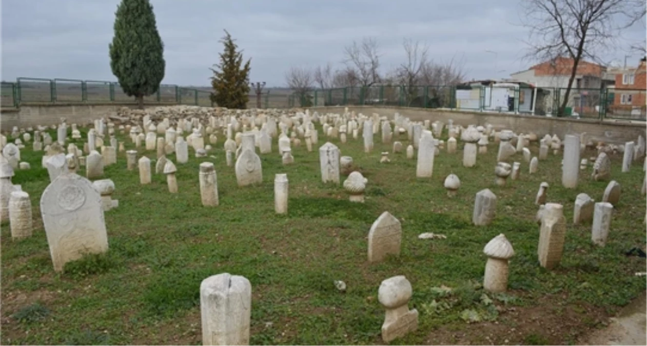 Osmanlı Mezar Taşları Düzenlendi