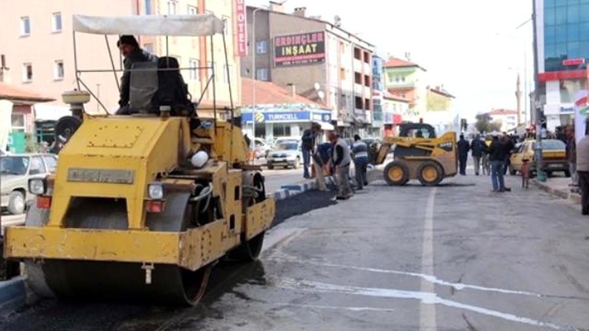 Şarkışla\'da Asfalt Yama Çalışması Yapıldı