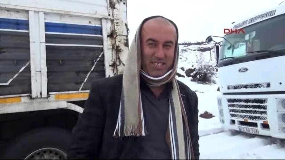 Şırnak\'ta Kar Yağdı, 50 Araç Mahsur Kaldı