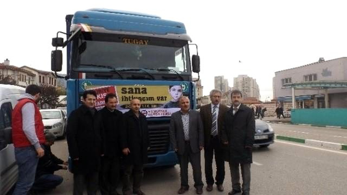Suriye\'ye Yardım Tırları Dualarla Gönderildi