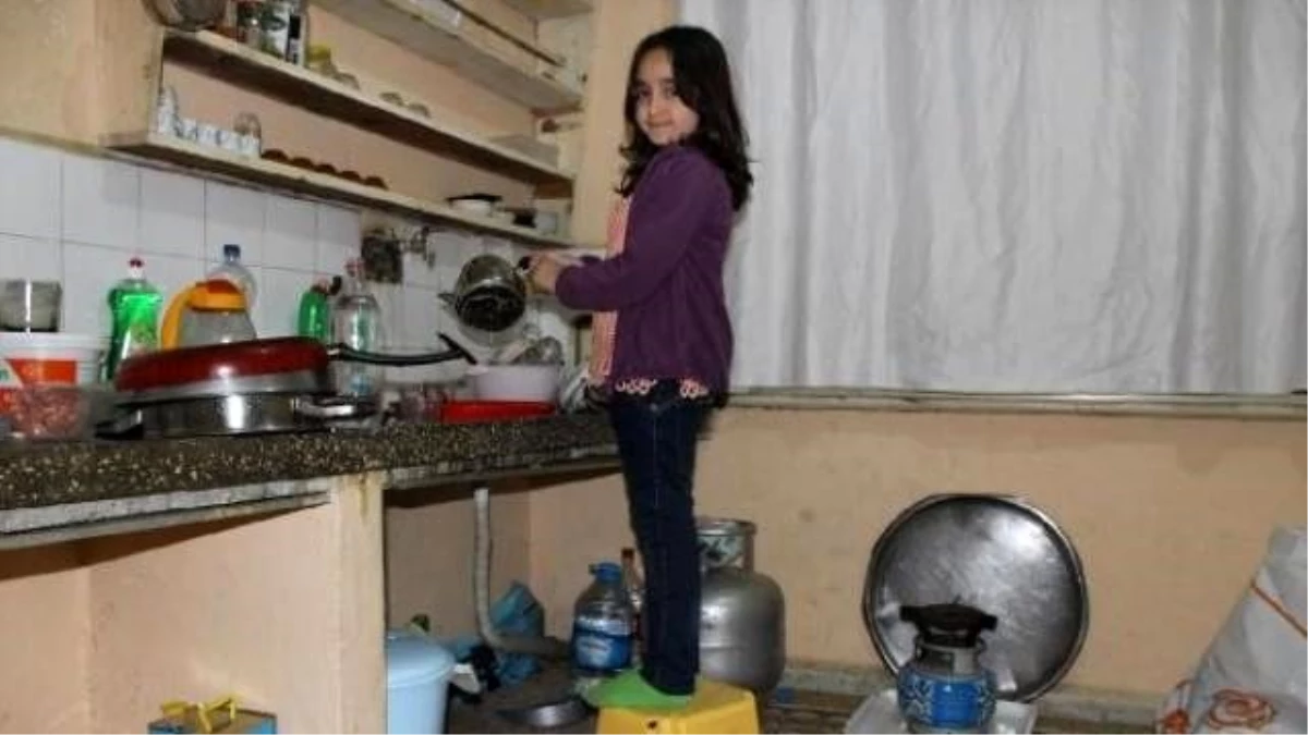 Suriyeli Ailenin En Büyük Destekçisi 9 Yaşındaki Çocukları Bisen