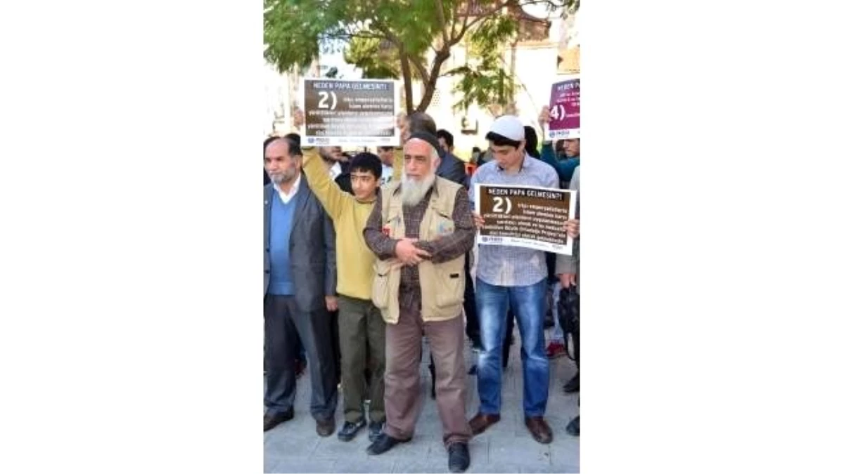 Adana\'da \'Papa\' Protestosu