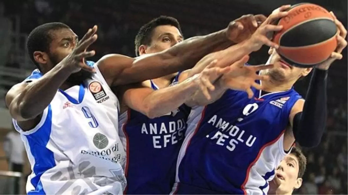 Anadolu Efes, Dinamo Sassari\'ye Fark Attı