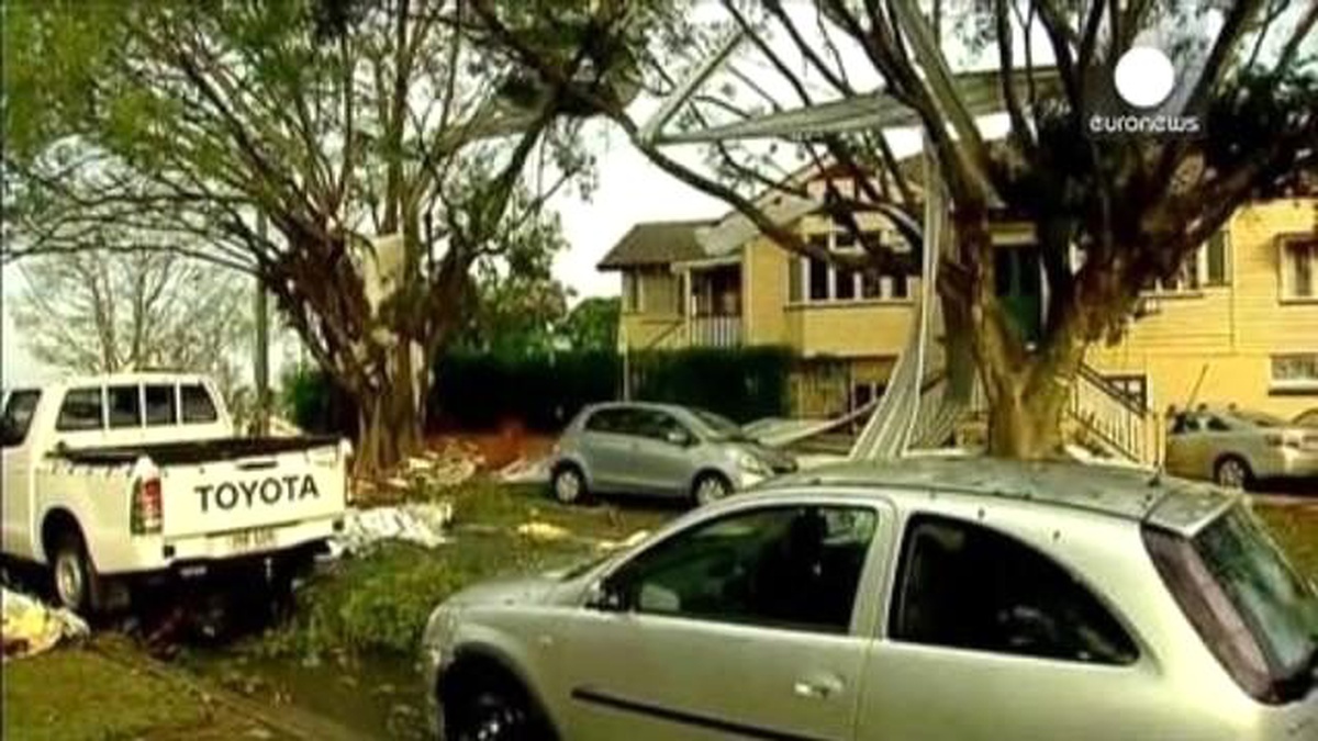 Avustralya\'nın Brisbane Kentini Dolu ve Fırtına Vurdu