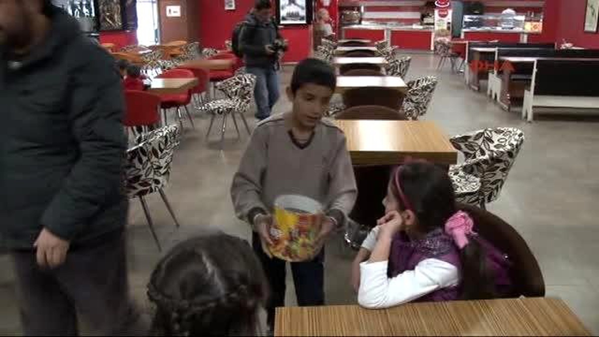 Erzurum Başkan, Köy Çocuklarının Sinema ve Hamburger İsteğini Yerine Getirdi