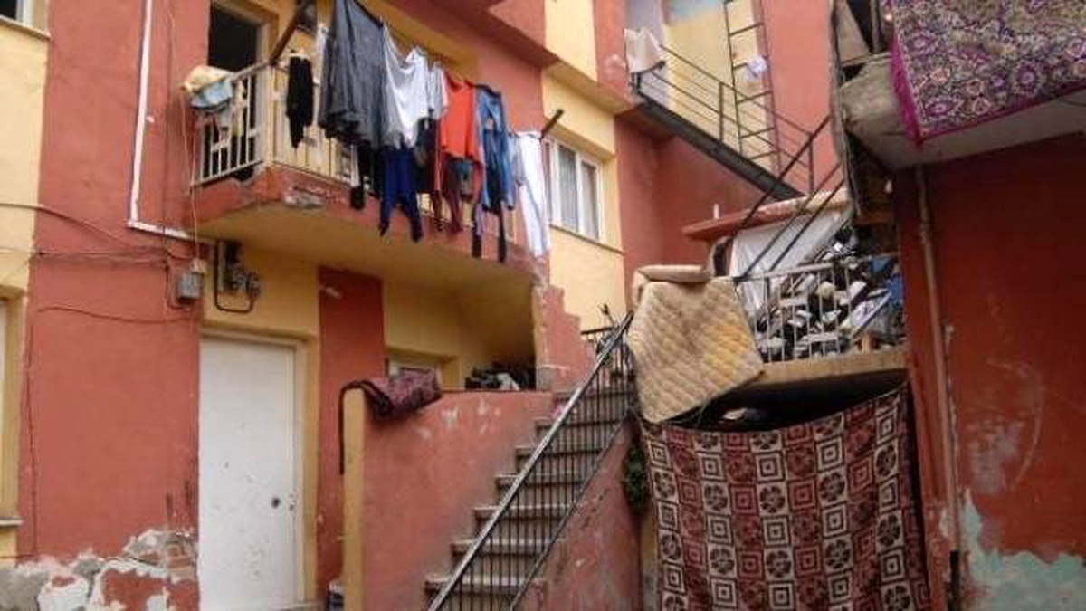 İzmir\'de, Parktan Topladıkları Mantarı Yiyen 14 Suriyeli Zehirlendi