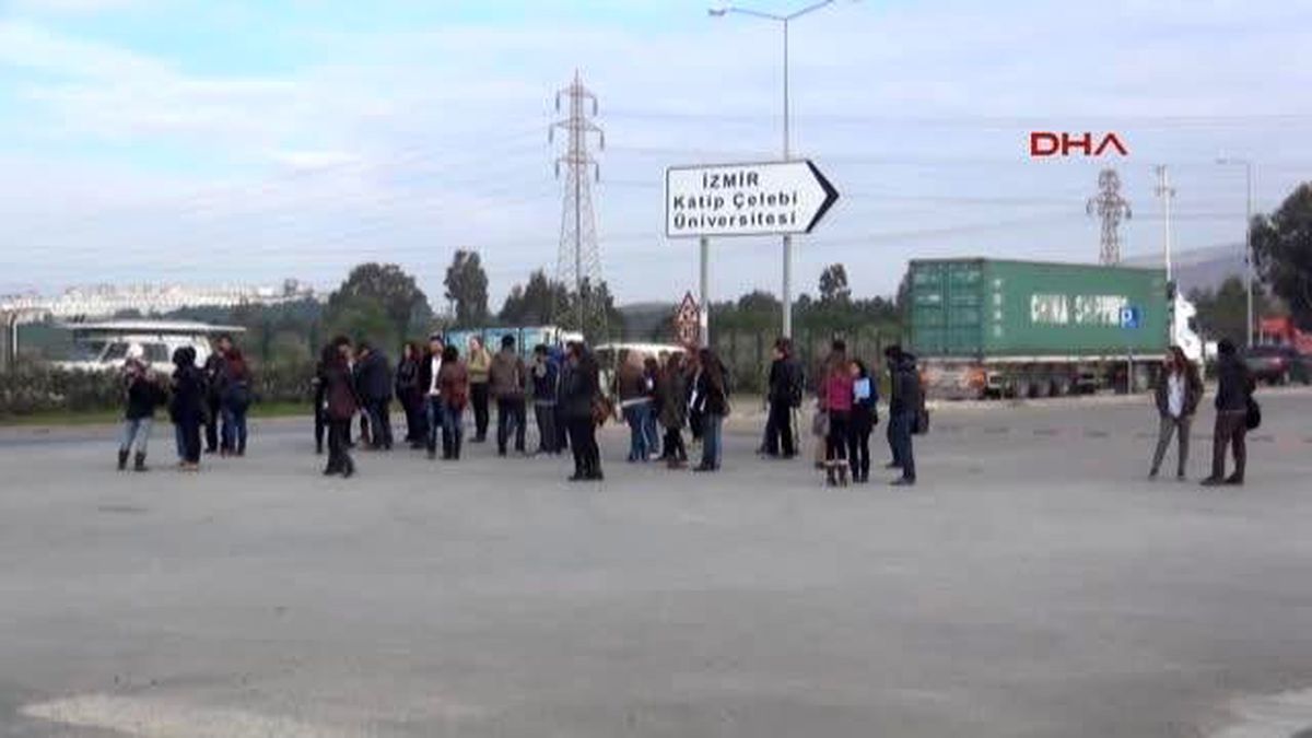 İzmir Üniversitelilerden Belediye Otobüsü Eylemi
