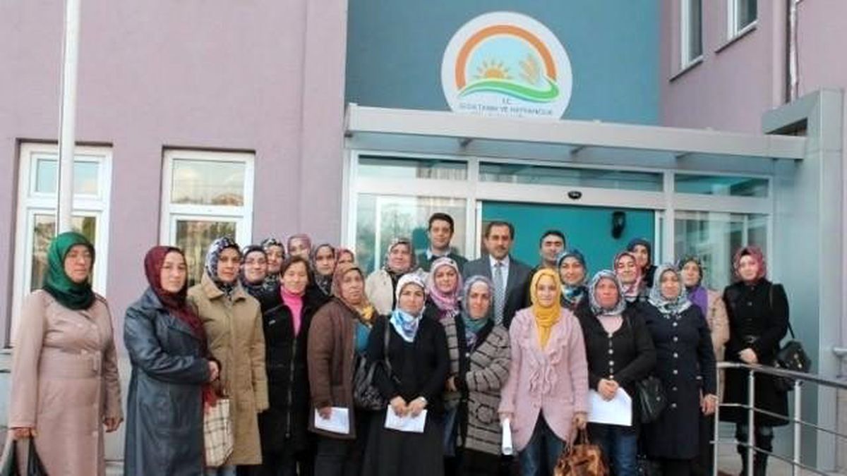 Kadın Çiftçilere Yönelik Kurslar Devam Ediyor