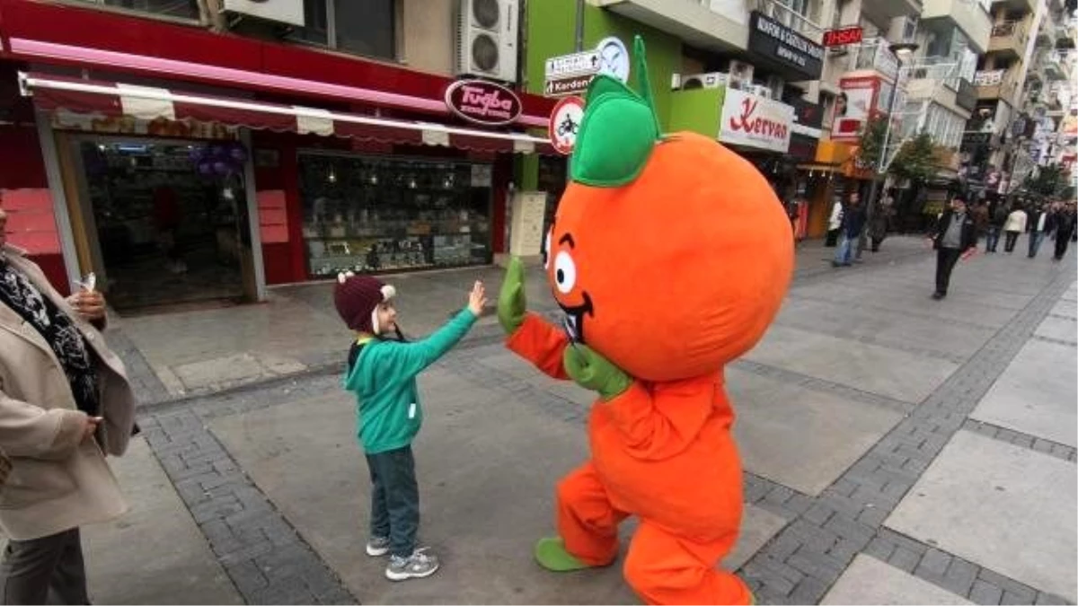 Mandi İzmir Sokaklarında