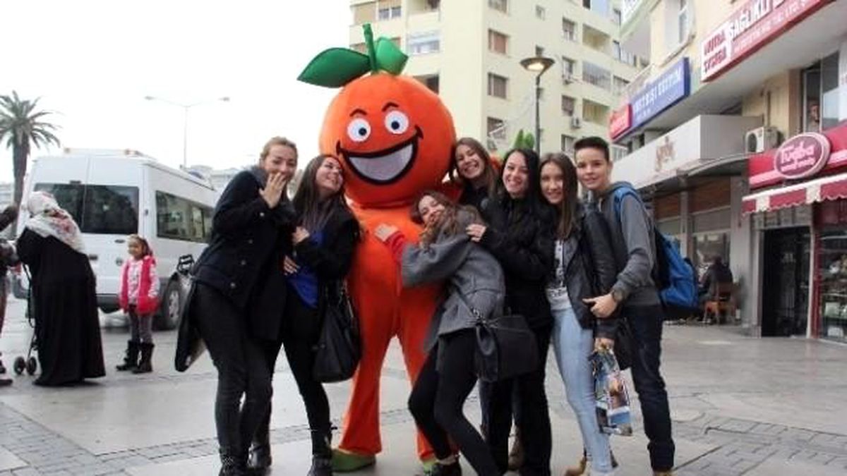 \'Mandi\' İzmir Sokaklarında