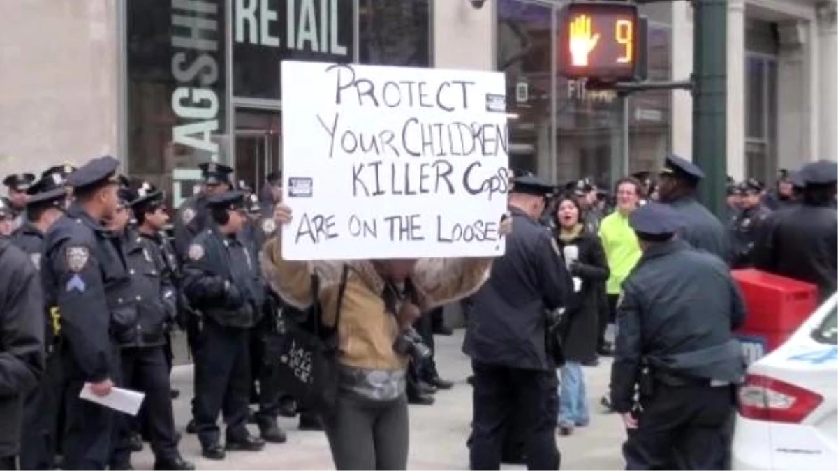 New York\'ta Şükran Günü\'nde Ferguson Protestosu!