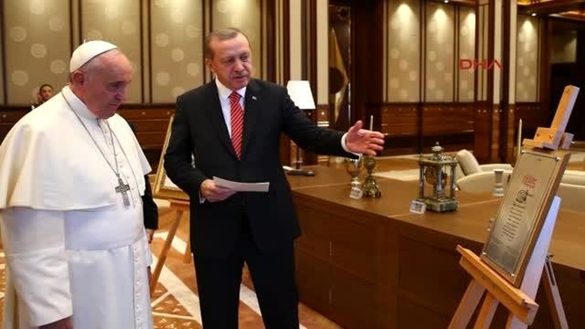 Papa Francesco ve Cumhurbaşkanı Erdoğan\'ın Birbirlerine Verdikleri Hediyeler
