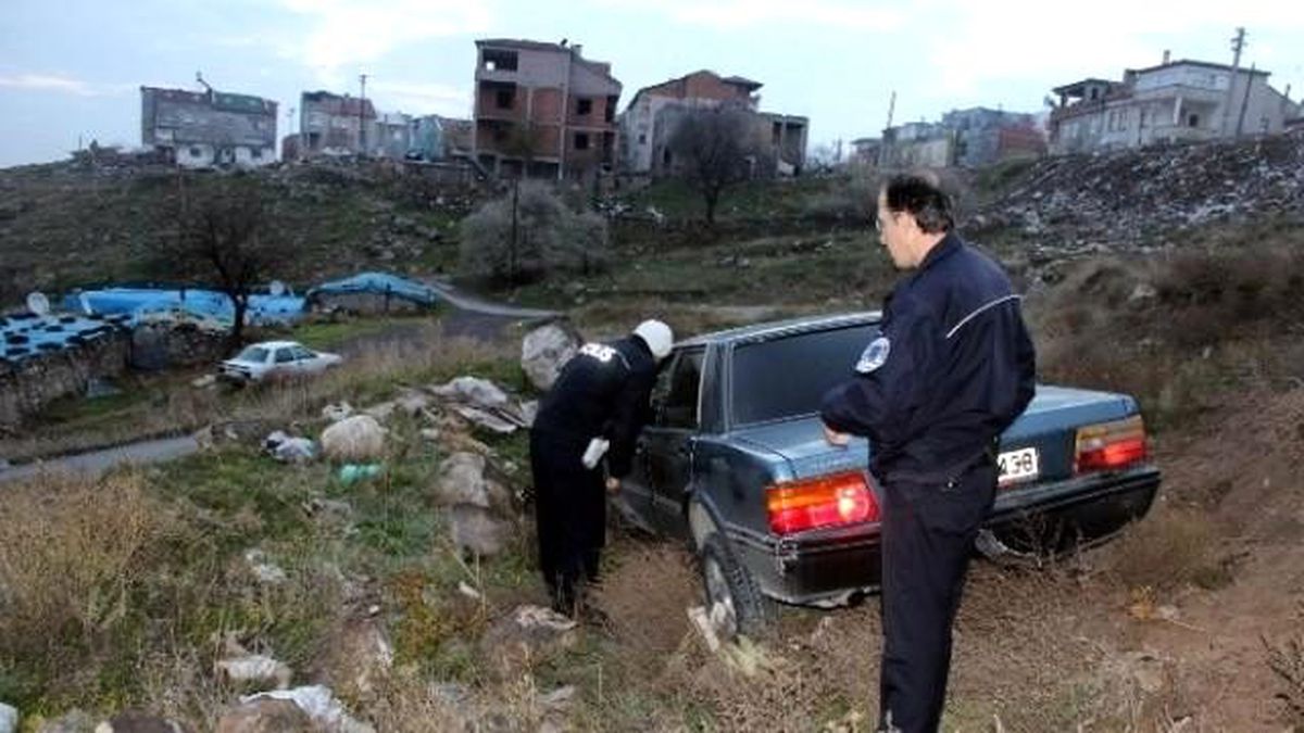 Kayseri\'de Polis Şarampole Uçan Otomobilde Yaralı Aradı