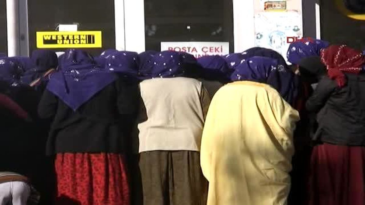 Şanlıurfa Eğitim Yardımı Almak İçin Beklediler
